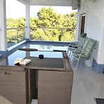 Дом отдыха House With A Swimming Pool Stomorska, Solta - 15950 Грохоте